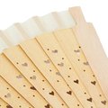 Abanico de madera con corazones troquelados