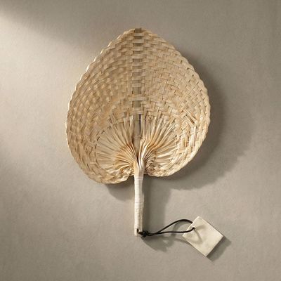 Abanico ligero de paja con etiqueta personalizable