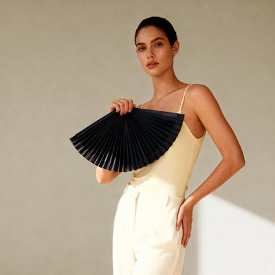 Abanico de Madera Lacada y Poliéster