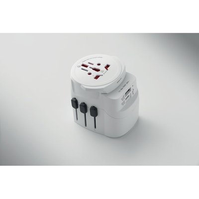 Adaptador universal con USB conexión a tierra y 3 polos