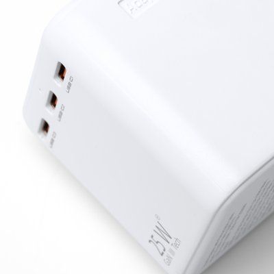 Adaptador de viaje con carga rápida 25W