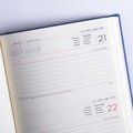 Agenda 2025 de polipiel con banda decorativa