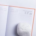 Agenda 2025 de polipiel con cinta elástica de sujeción