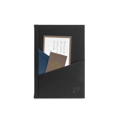 Agenda día A5 en PU con bolsillos exteriores