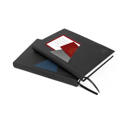 Agenda día A5 en PU con bolsillos exteriores