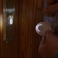 Alarma personal con linterna LED