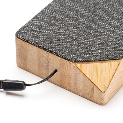 Altavoz inalámbrico de bambú con carga solar