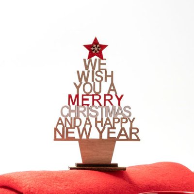 Árbol navideño de madera con mensaje