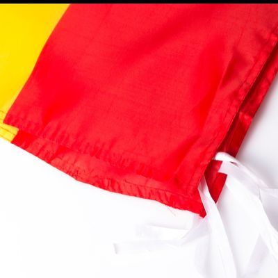 Bandera de España grande con cintas de ajuste