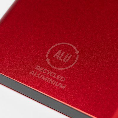 Batería externa de aluminio reciclado