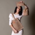 Bolsa fabricada en papel de rafia