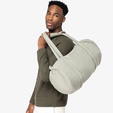 Bolsa cilíndrica 25L de felpa Almond Green
