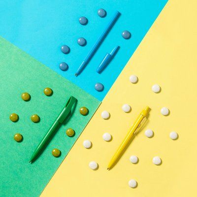 Bolígrafo Carioca de colores con clip metálico