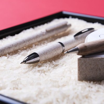 Bolígrafo eco en caña de trigo con accesorios cromados