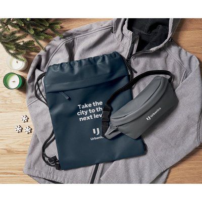 Bolsa con cordón y bolsillo frontal