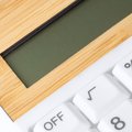 Calculadora de 8 dígitos en ABS reciclado y bambú