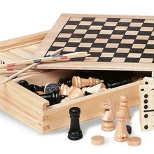 Caja con 4 juegos fabricados en madera Madera