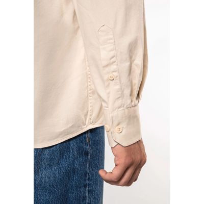 Camisa de algodón con bolsillo y cuello con botones
