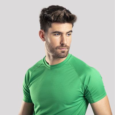 Camiseta técnica adulto de colores y tejido altamente transpirable 