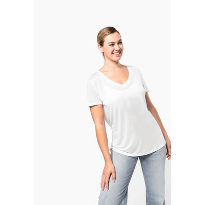 Camiseta de chica con cuello de pico