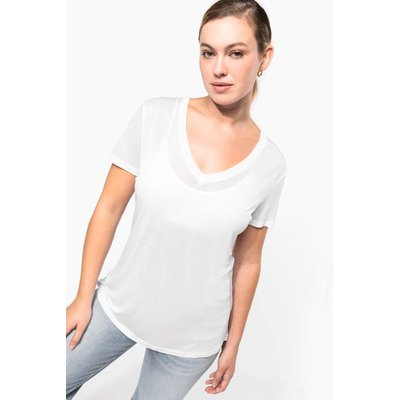Camiseta de chica con cuello de pico