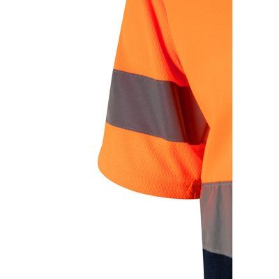 Camiseta técnica con bandas reflectantes