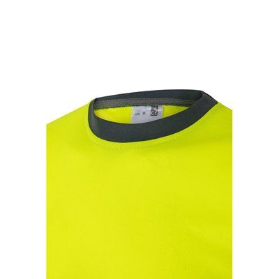 Camiseta técnica con bandas reflectantes