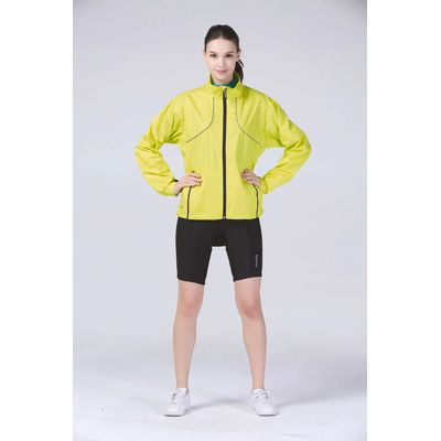 Chaqueta hidrófuga transpirable y reflectante