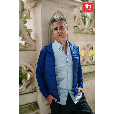 Chaqueta con capucha de tafetán