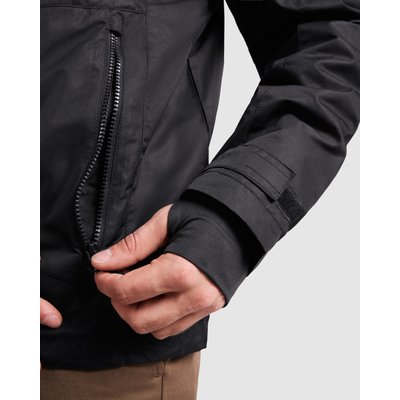 Chaqueta impermeable con capucha y bolsillos