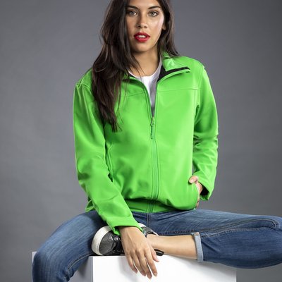 Chaqueta soft shell impermeable y transpirable