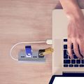 Conector de aluminio con 4 puertos USB