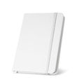Cuaderno A5 con páginas rayadas y cierre elástico
