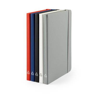 Cuaderno A5 con páginas rayadas y cierre elástico