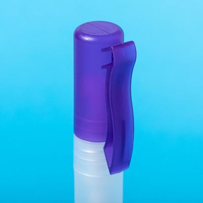 Gel hidroalcohólico en spray (10 ml) con capucha colores
