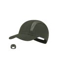 Gorra deportiva con paneles transpirables