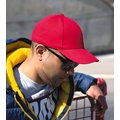 Gorra con botón superior