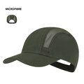 Gorra deportiva con paneles transpirables