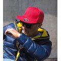 Gorra con visera plana