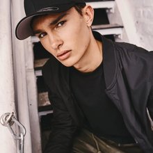 Gorra con visera interior plateada Black Xs/S