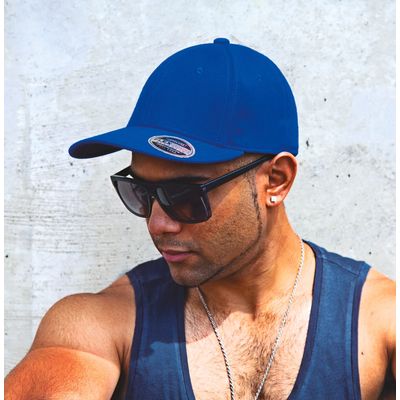 Gorra cerrada con tira interior elástica