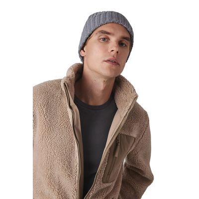 Gorro de punto canalé con dobladillo