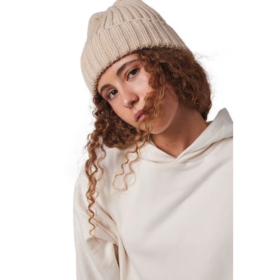 Gorro de punto canalé con dobladillo