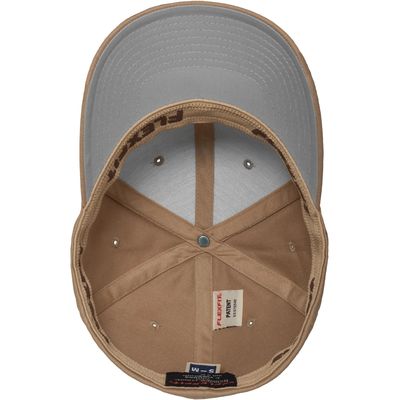 Gorra con visera interior plateada