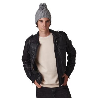 Gorro de punto y pompom