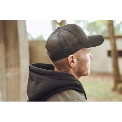 Gorra trucker retro con rejilla