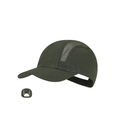 Gorra deportiva con paneles transpirables