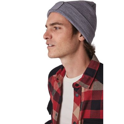 Gorro reciclado con parche