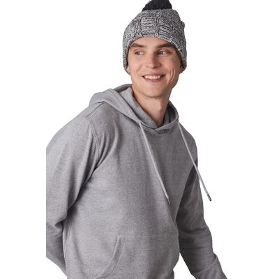 Gorro con pompón y dobladillo
