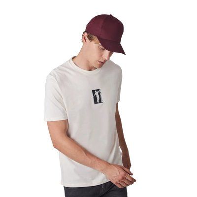 Gorra ajustable mediante tira autoadhesiva